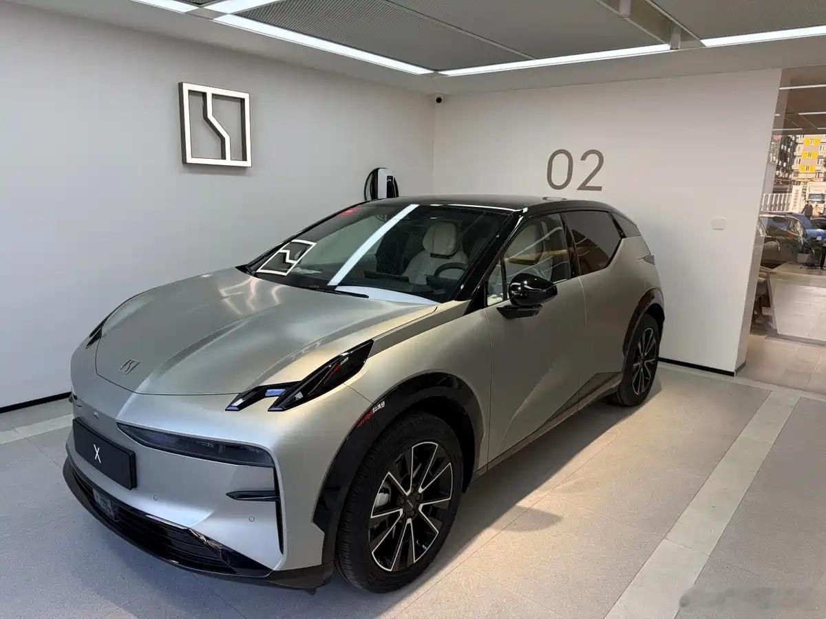 懂车之道讯近日，我们从相关渠道获取到了一组2026款极氪X的实车图。据此前消息，