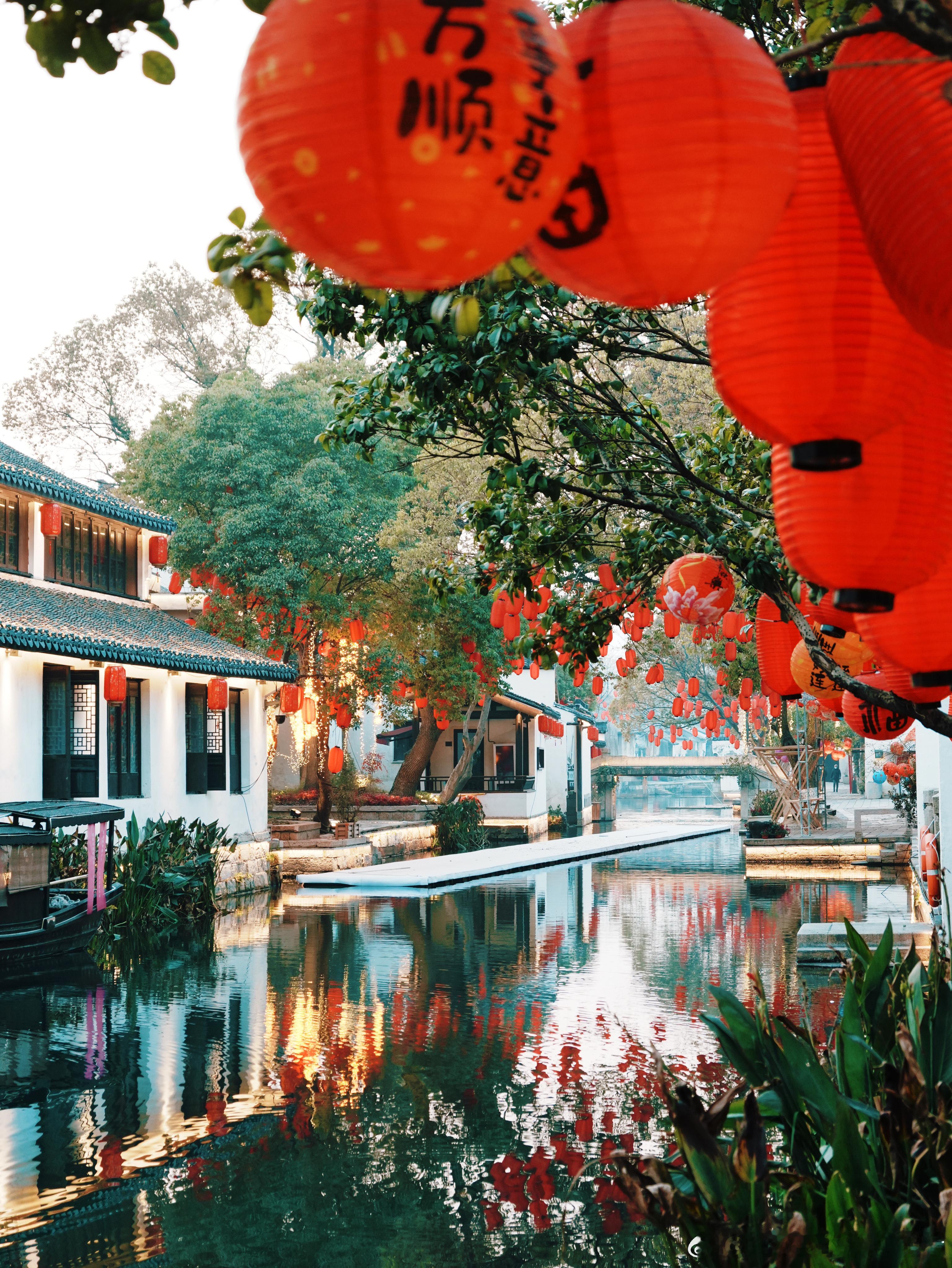 上海周边小众游宝藏地🔍年味已溢出屏幕了🏮上海周边人少景美的小众宝藏地，过年一