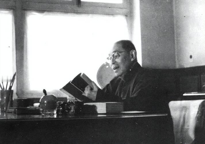 1928年，32岁的茅盾，婚内移情23岁的秦德君，1年后，秦德君怀孕。茅盾的妻子