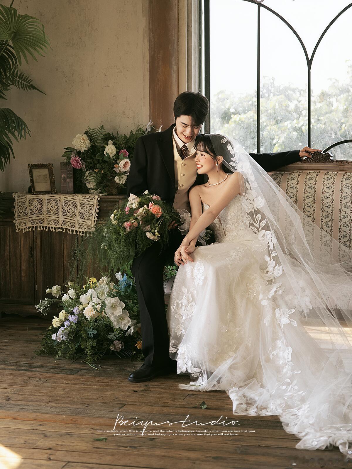 金莎孙丞潇婚纱照 金莎和孙丞潇的婚纱照甜度爆表，姐姐眼里的幸福都快溢出来了！ 