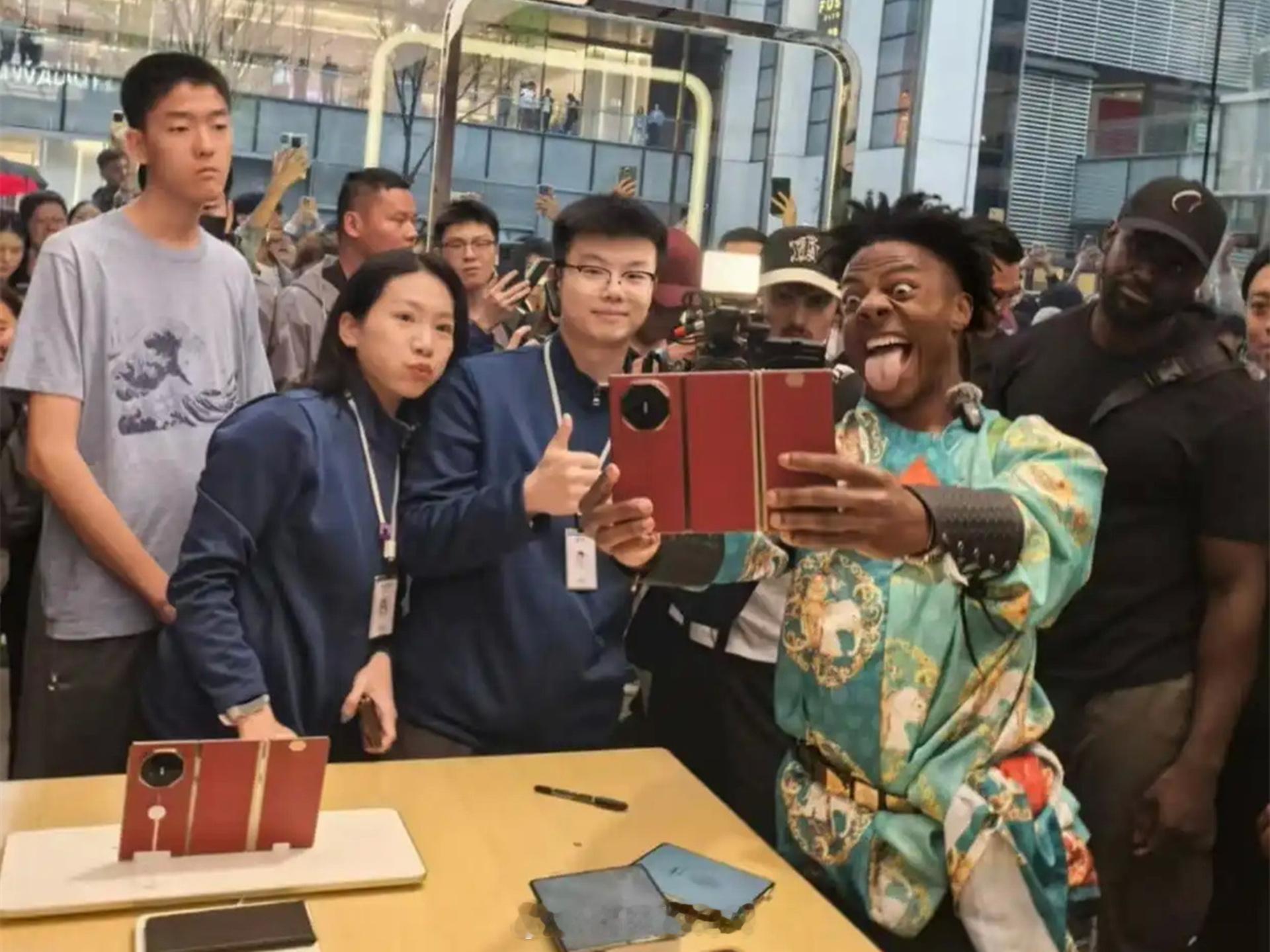 甲亢哥在深圳买的手机掉海里了 记得当时甲亢哥入的是初代华为Mate XT，现在都