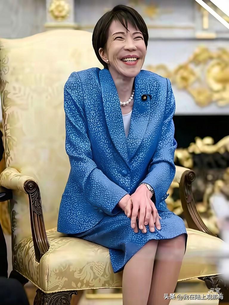 日本首相高市早苗，访问美国，不但第一时间扑进特朗普怀抱，而且会见过程中表现出的都