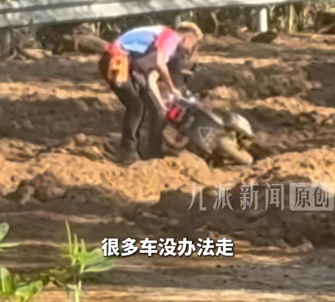 张雪应该劝一下去广西的员工，他们真的太拼了，而且他们的背篓肩带太细了。

张雪机