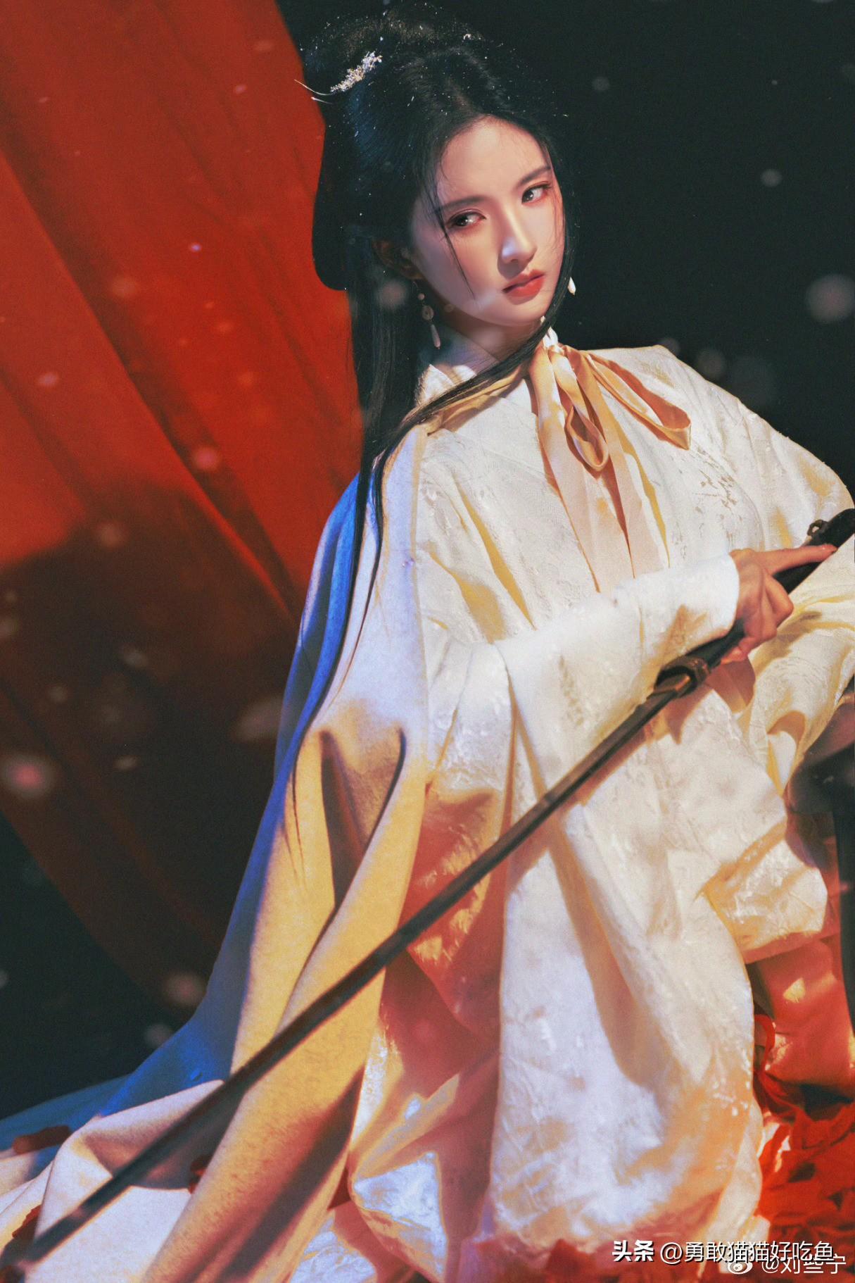 刘些宁分享图片