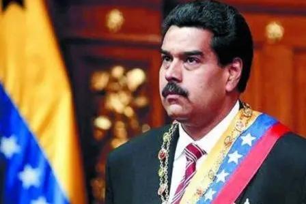 2026年1月3日，美军“绝对决心”突袭，三角洲部队5分钟破门，将马杜罗夫妇押上