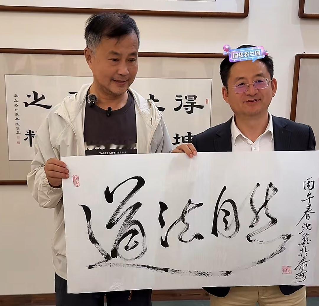 沈巍讲故事，他说自己住的宾馆有两个团队专门搞培训的，其中一个是教人如何社交、如何