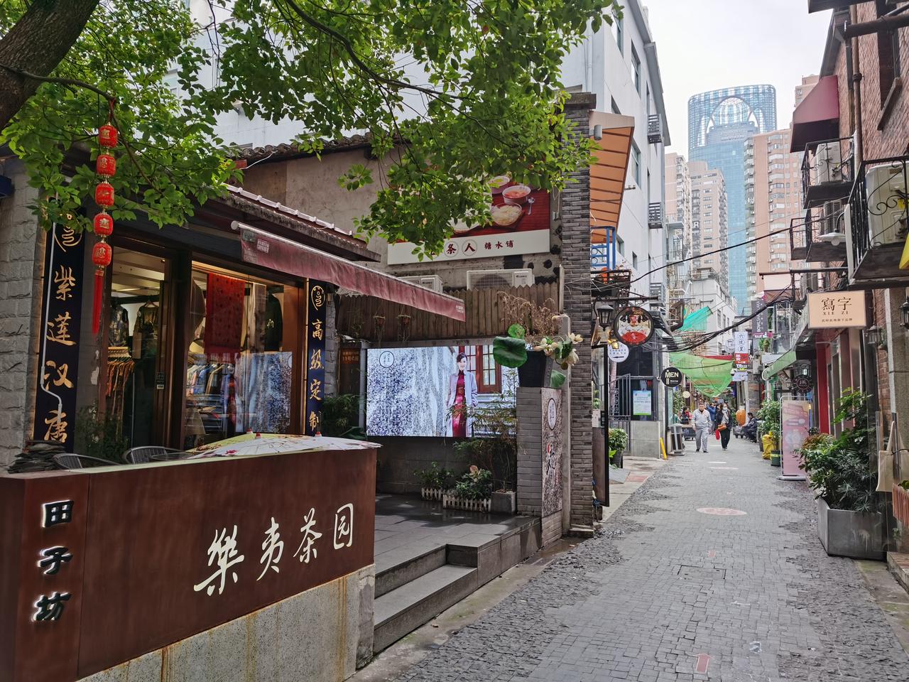 有一位长期在上海生活、观察城市发展的韩国《中央日报》记者，曾说过一段很中肯的评价