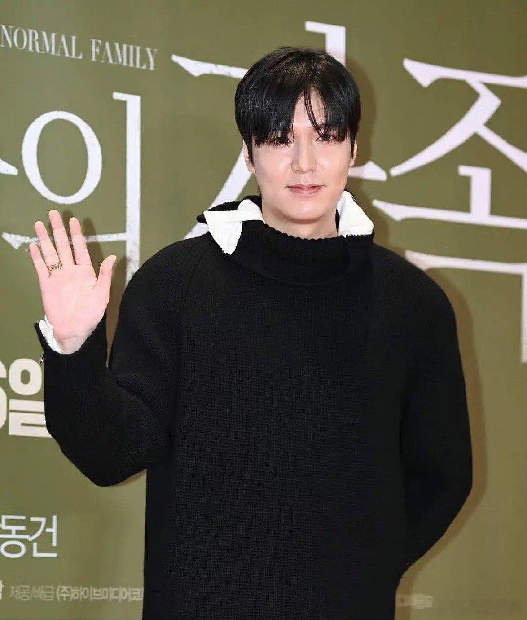 他怎么变成这样了，这是哪里来的流浪汉[哆啦A梦害怕] ​​​