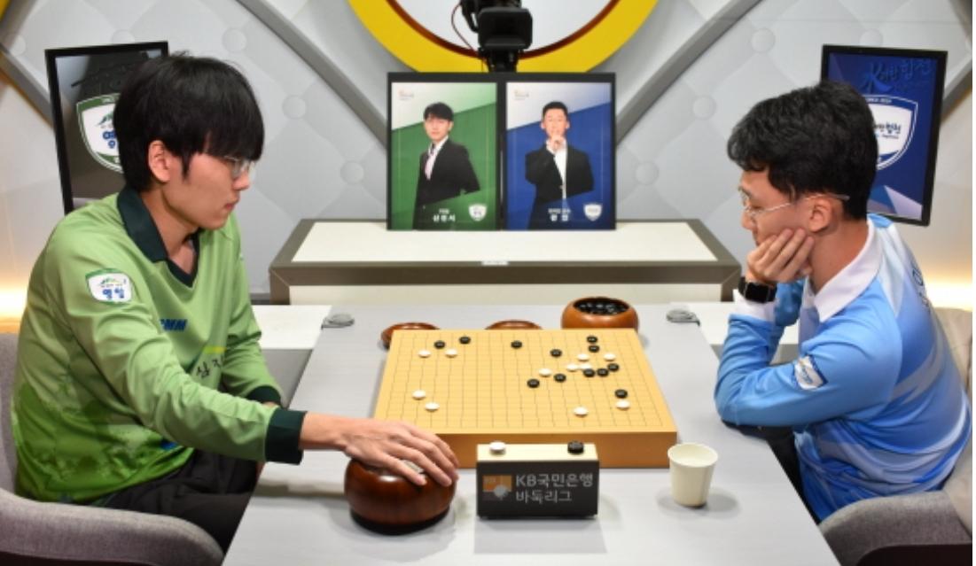 申工智能AI再现~两日三杀



新年开始，野狐争霸赛、韩国联赛如火如荼。

韩