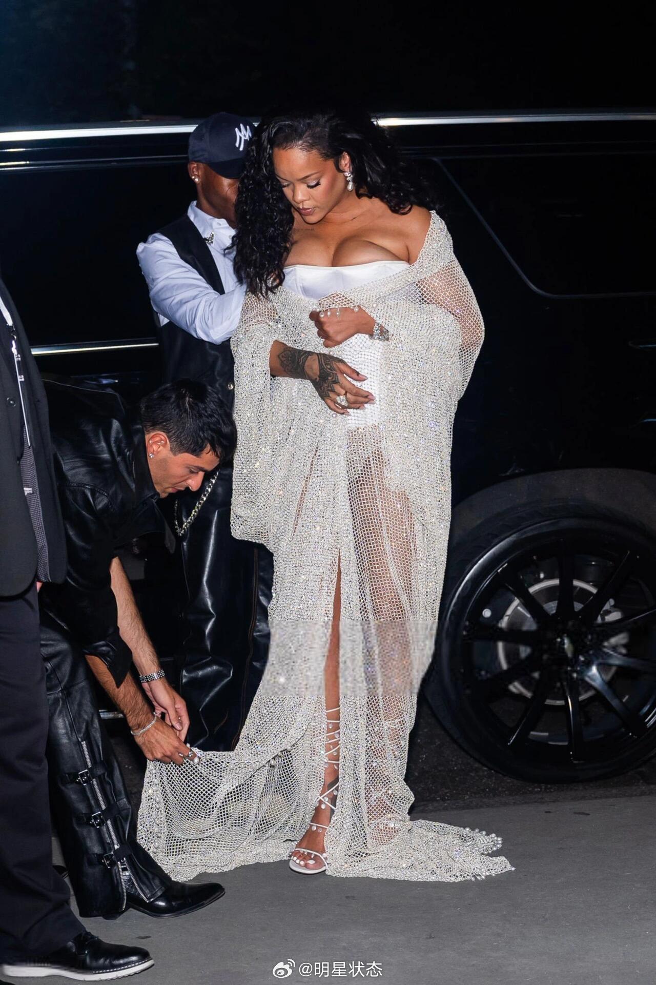 Rihanna出席时尚活动美翻了获得时尚媒体奖 ​​​