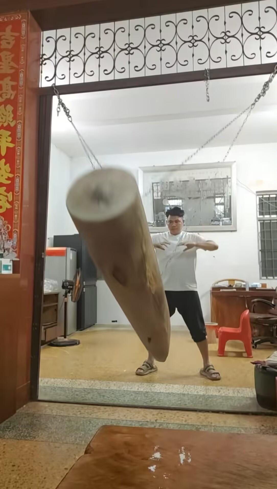 这是在连什么功？你跑跑步练练哑铃这些不好吗？真要连坏了可怎么办？
