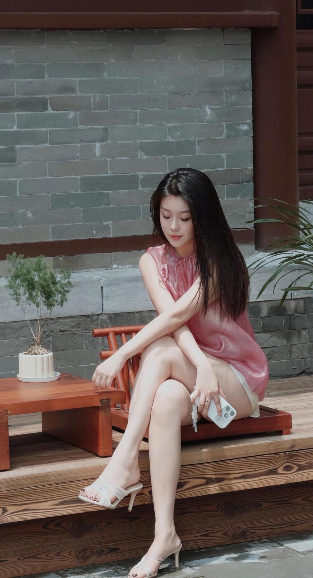 悠闲午后，静享时光，粉裙飘飘，美不胜收。