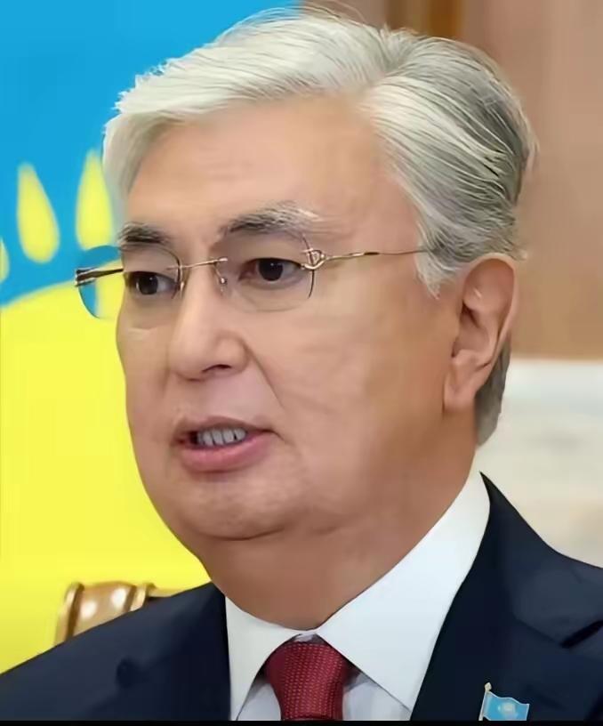 托卡耶夫访日形象一落千丈！
​​哈萨克斯坦总统托卡耶夫12月18到19号访日，本