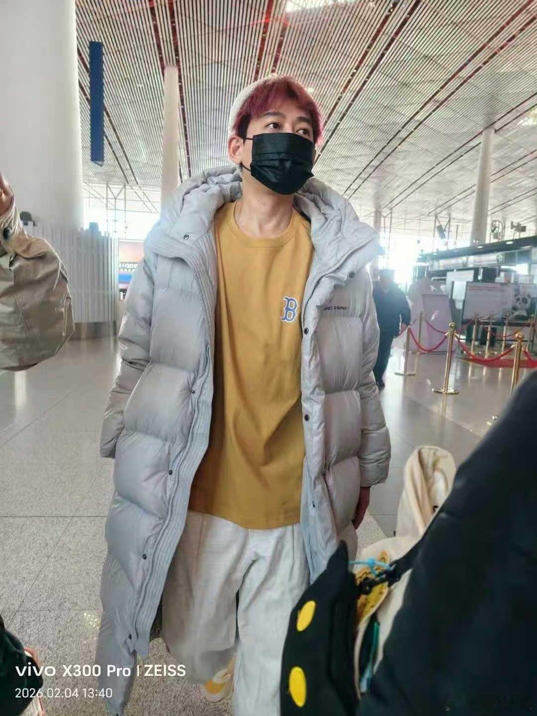 王栎鑫跟着苏醒回西安了 西安因兄弟同框更添温度！苏醒王栎鑫漫步古城墙下，音乐灵感