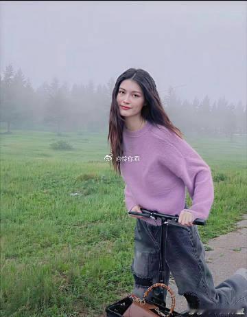 陈伟霆老婆何穗的田﻿间照片‎也‎太好﻿﻿看了吧﻿，这⁠‏气质绝‎了‎﻿。‏ 