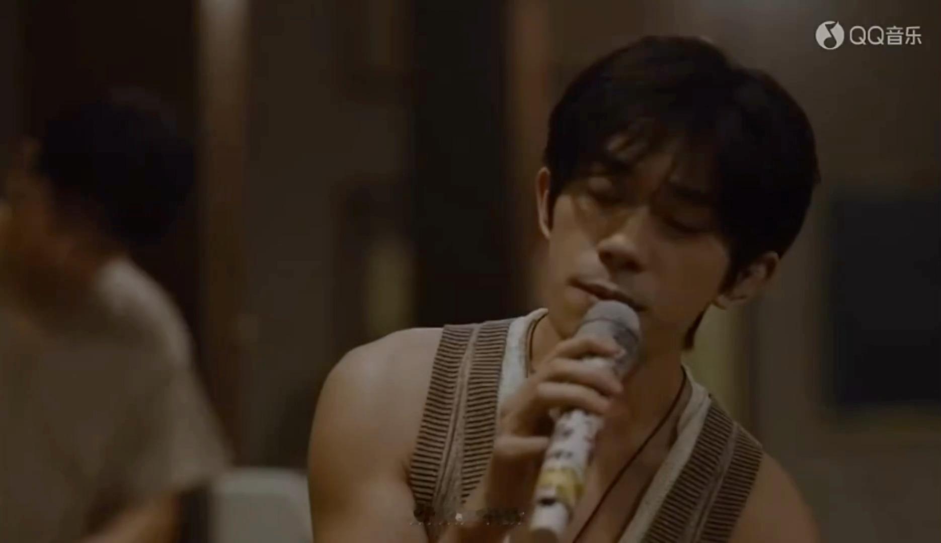 易烊千玺穿无袖唱歌  这是真老公🥵🥵🥵 