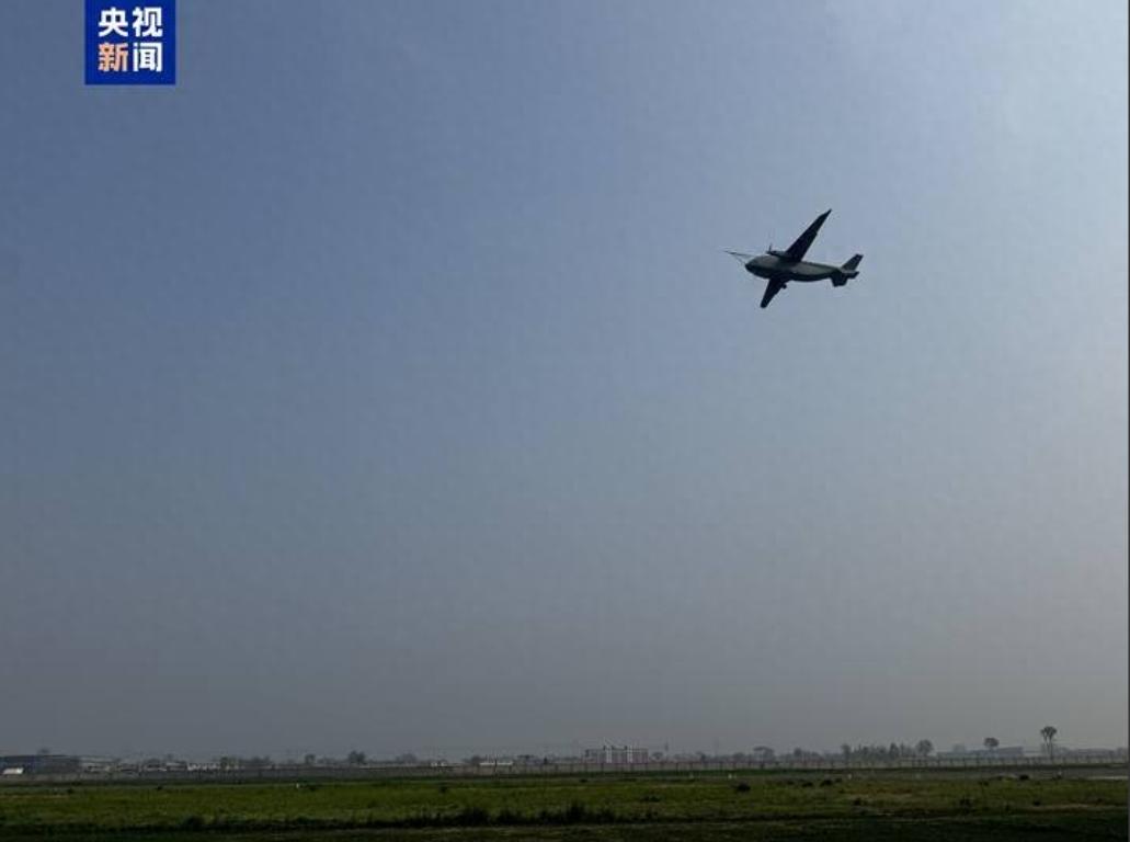 美国还在满世界拉帮结派，咱们却悄悄干了件惊天动地的大事。就在今天，一架7吨级的“