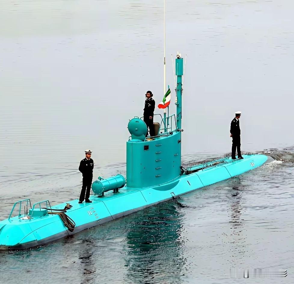 伊朗别异想天开了，封锁霍尔木兹海峡靠它，袖珍型小潜艇。

伊朗想用这种小潜艇封锁