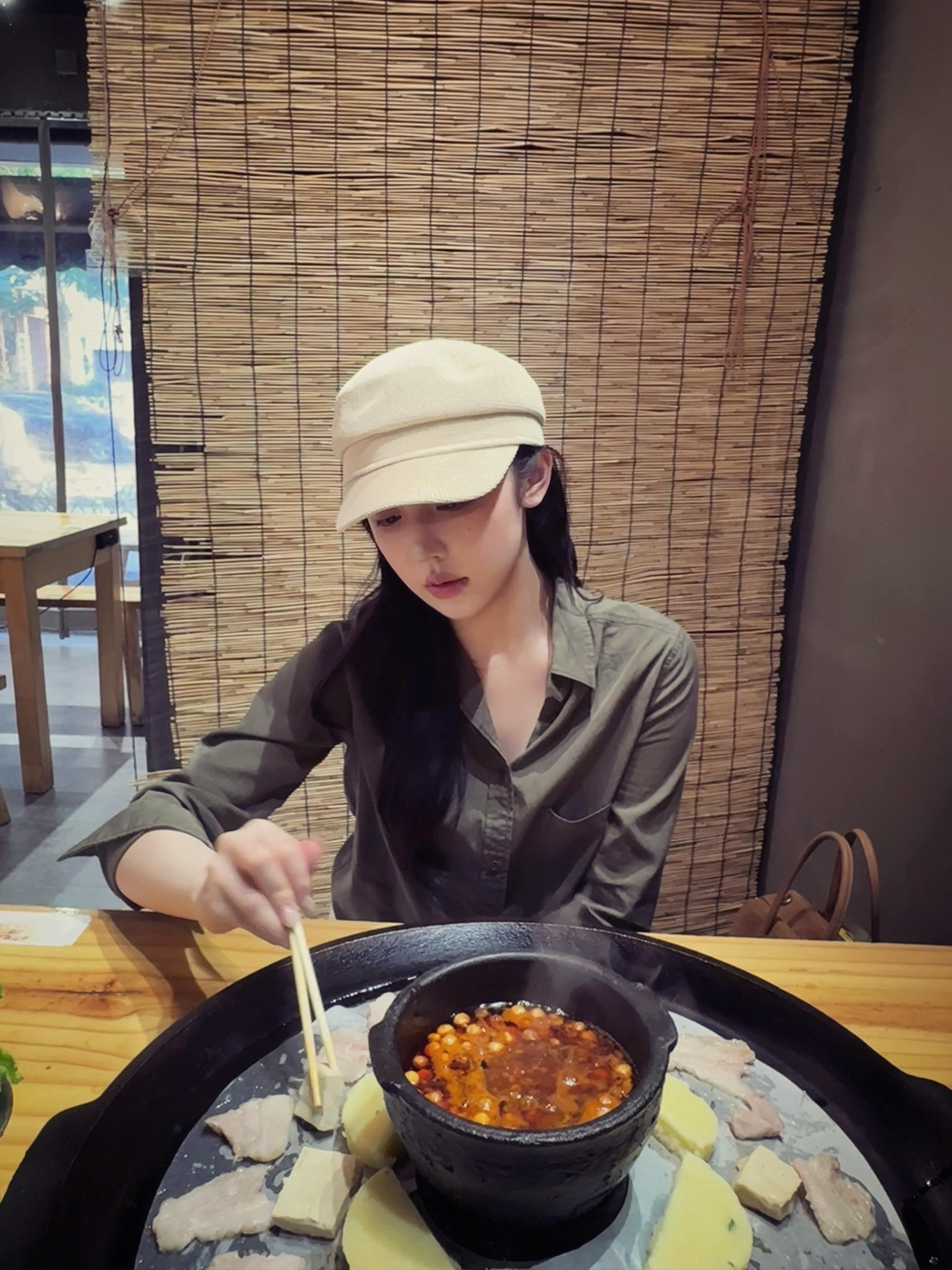 生活好痛 先吃再说