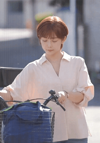 中文名：纱仓真菜
外文名：紗倉寺 
国籍：日本
生日：1993年3月23日
星座
