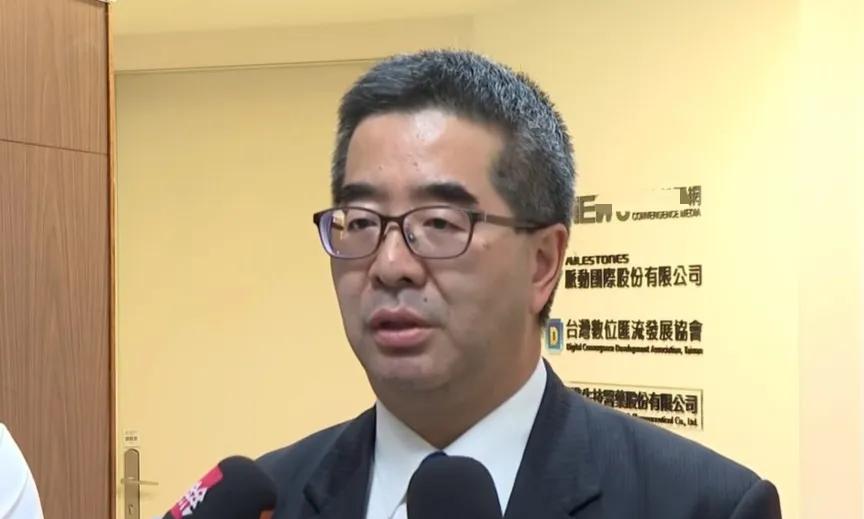 萧旭岑摊牌了，对马英九基金会顾问廖继斌称“马当面批萧旭岑见利忘义”不屑一顾。
