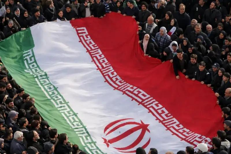 专家推测：战争如果想维持下去，伊朗必定要通过社会军事化来完成，前景很不明朗。
