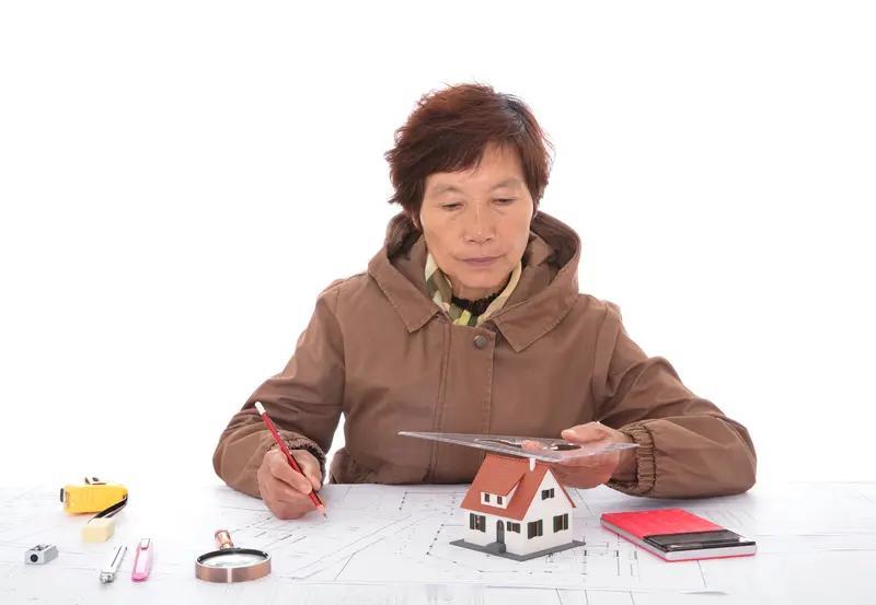 养儿防老成泡影，子不孝顺亲痛心
曾听闻一位从设计院退休的工程师生病住院，其女儿在