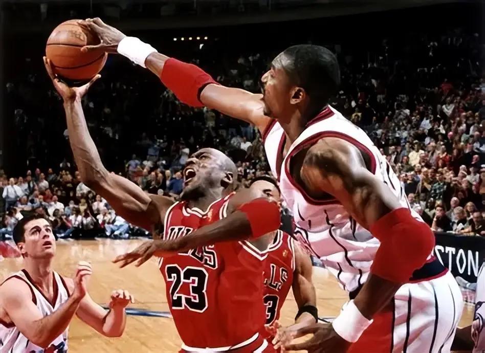 如果乔丹没退役，火箭还能拿到 1994 年的总冠军吗？
看nba上咪咕视频
看N
