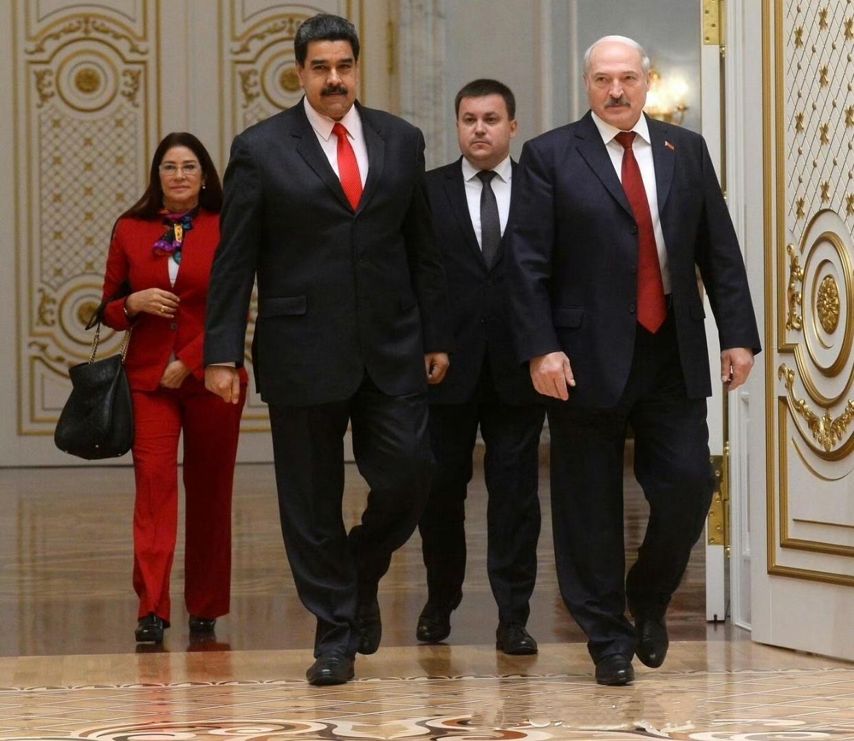 一语中的。
卢卡申科说：“我想让你们清楚一点：这件事的背后，所有要素一应俱全。既