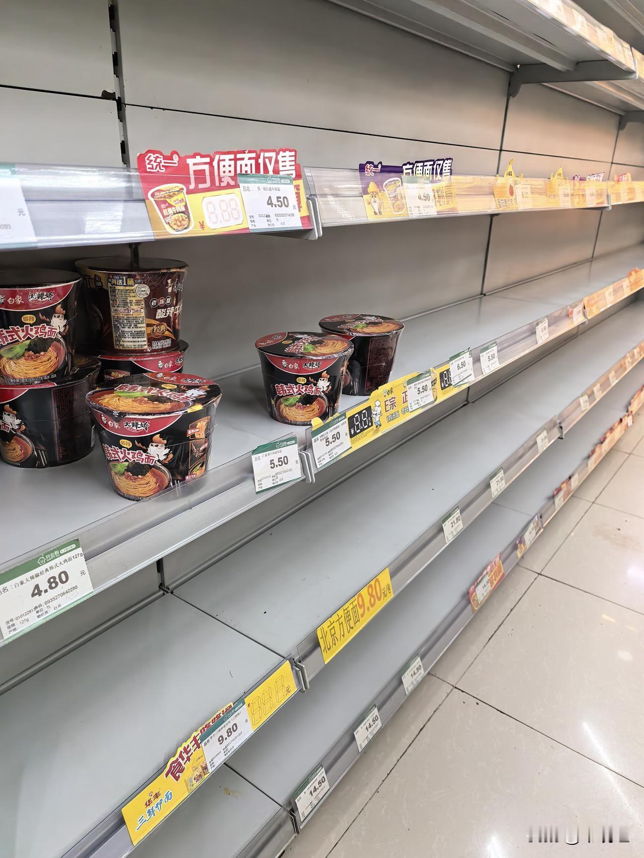 面对台风,广东人最后的倔强,网友：这很广东