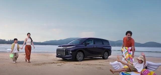 这就是赤裸裸现实！
电车30万：使用10年，电费1万，卖1.5万；
油车30万：