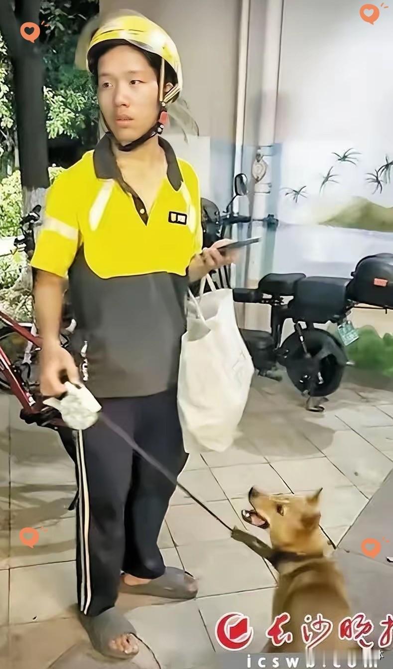 那个睡在浏阳河桥下的19岁外卖员，让整座长沙城破防了
前天深夜，长沙，浏阳河风雨