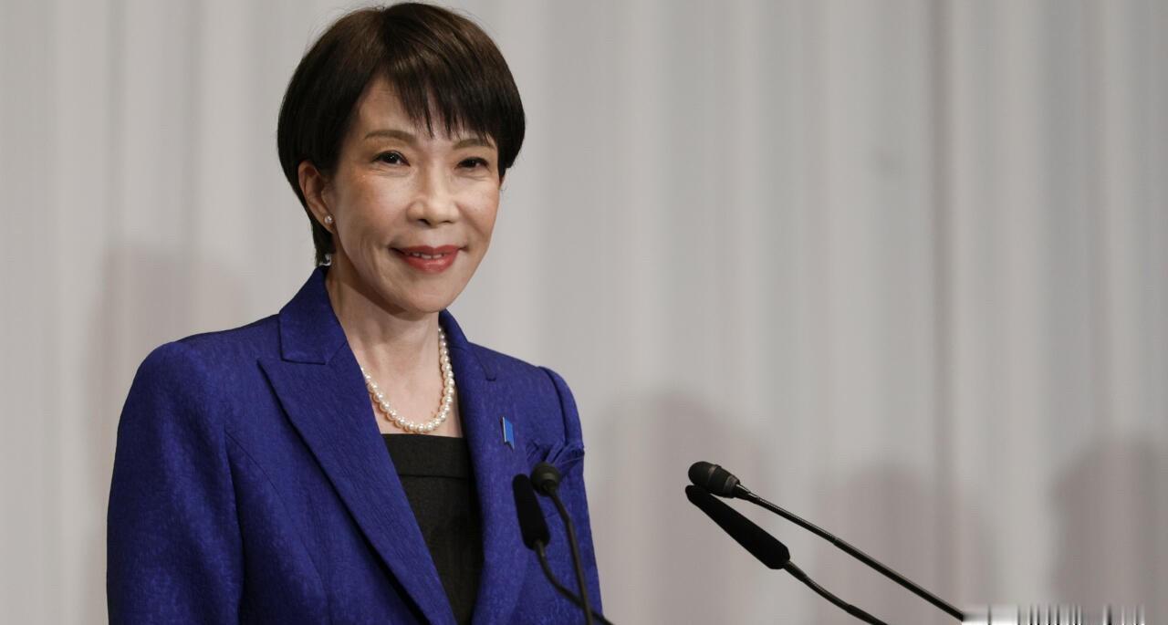 高市早苗发春节贺词，

没提中国俩字，

还挑了除夕当天。

这事儿听着像客气话