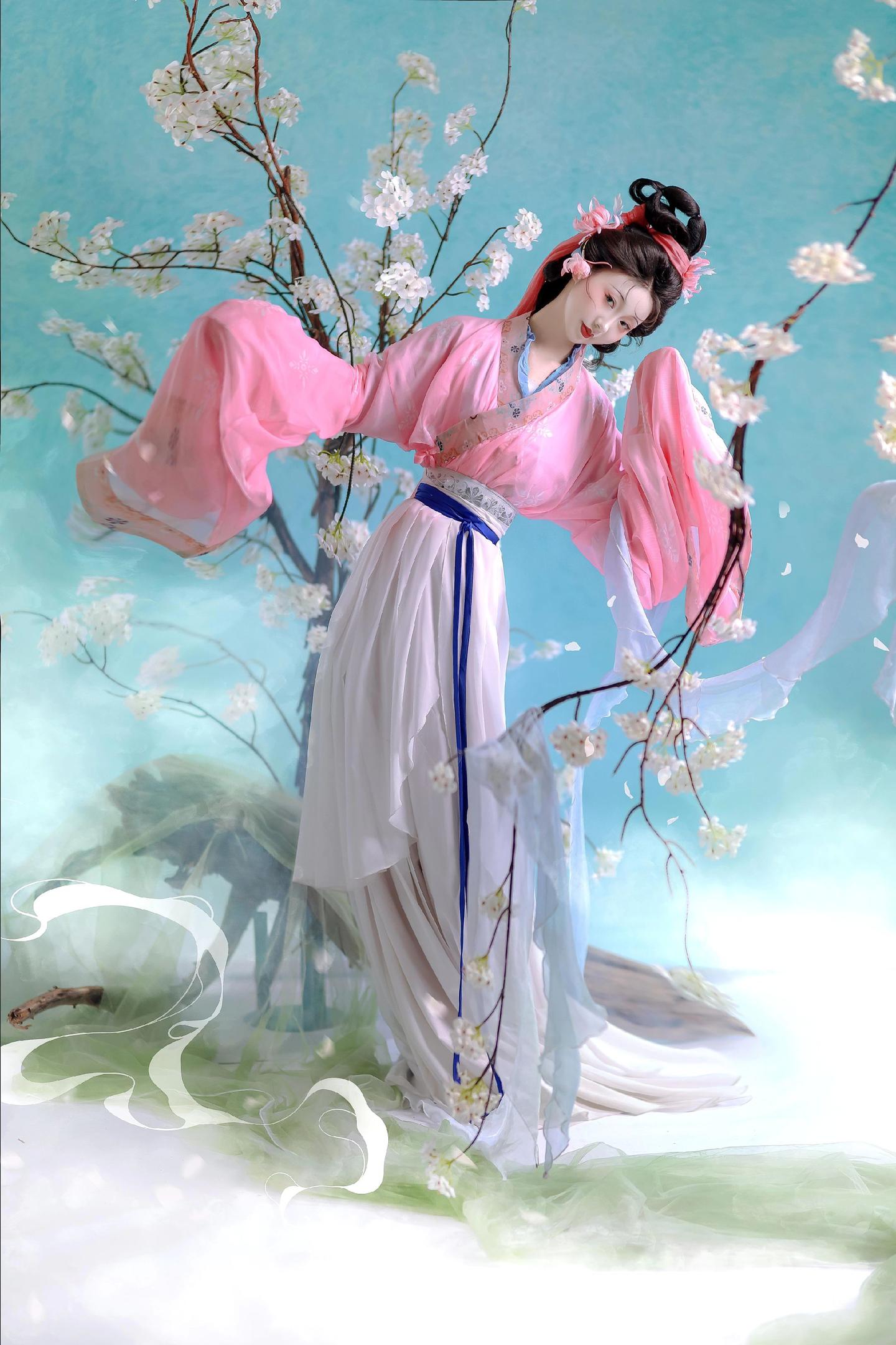 梨月醉春风。粉色真娇媚阿