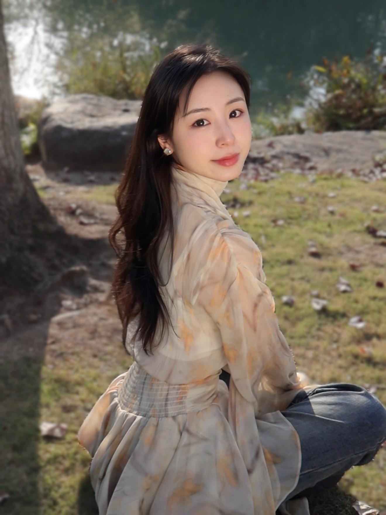 可惜我不是木讷的树  不是自由的风。我有血有肉  有一颗敏感脆弱的心 ...