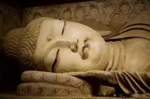 所以，同比的基数给一下呗，证大家看一下，为什么日本经济都这么差了，餐饮店闭店率却