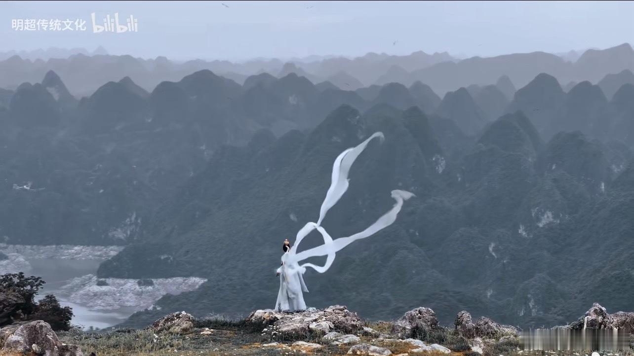见群山 