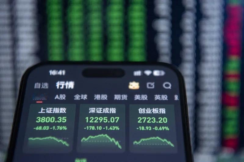 从宏观经济层面看，国内经济正稳步复苏，各项经济数据表现出色，企业盈利也在逐步好转