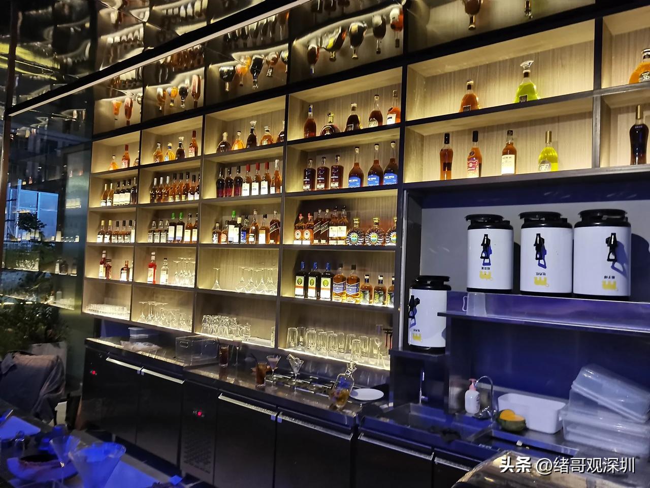 年轻人的新选择，营地，可以唱K，可以吃烧烤、可以喝酒，原来电影院没人了#年轻玩乐