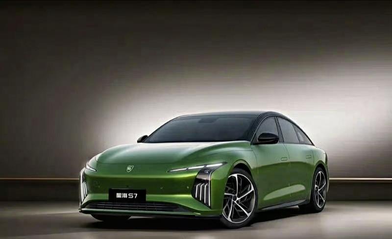 【东风风行星海S7官图 采用全新设计风格】星海S7已经在上周完成工信部申报，新车