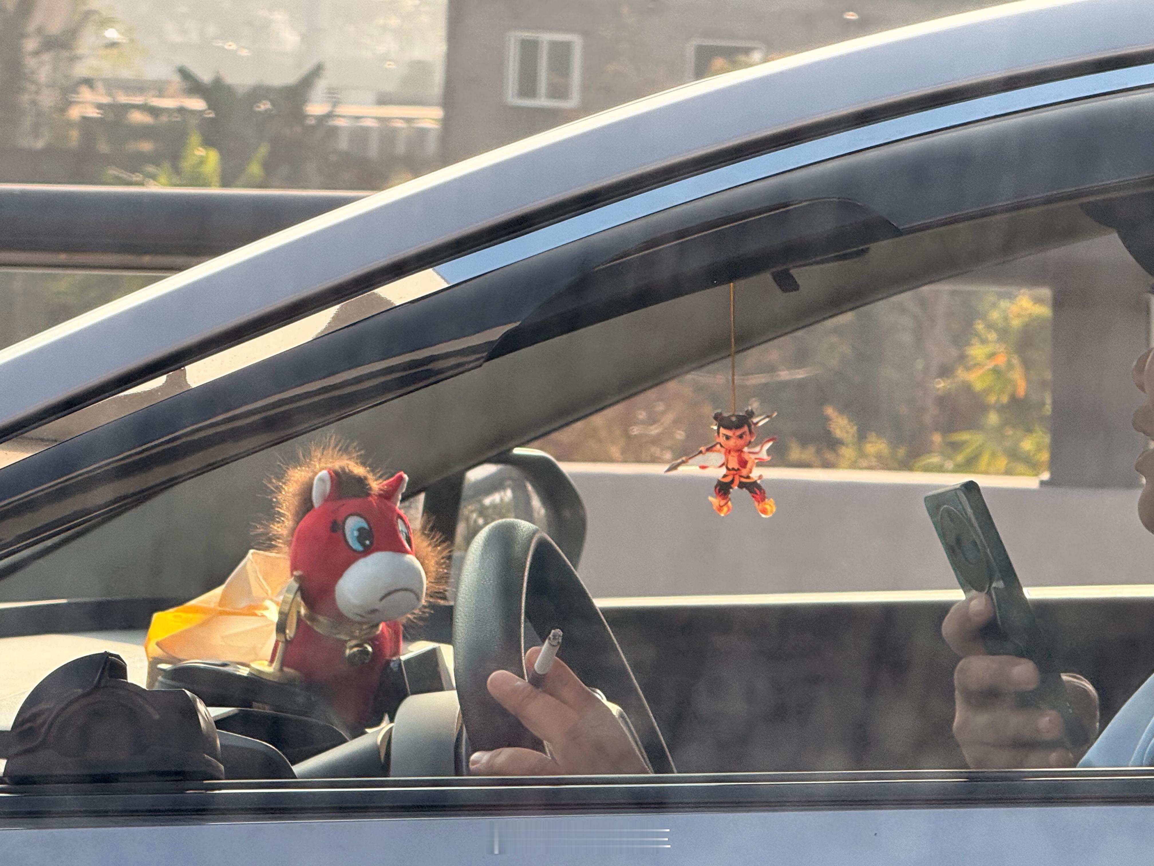 哈哈哈 终于见到哭哭马了～真的好可爱！还有个飞起来了哪吒 广州