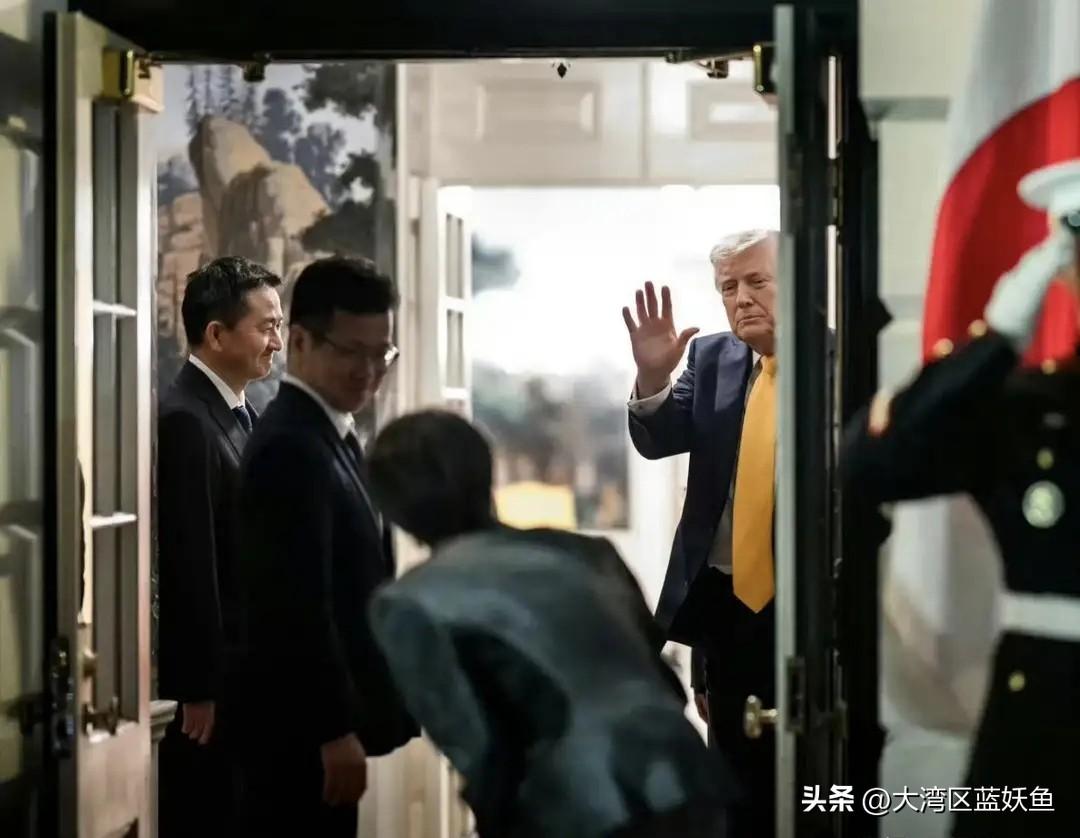 高市早苗访美这几天，真是每天都有新画面。
 
作为远道而来的客人，她这表现看着有