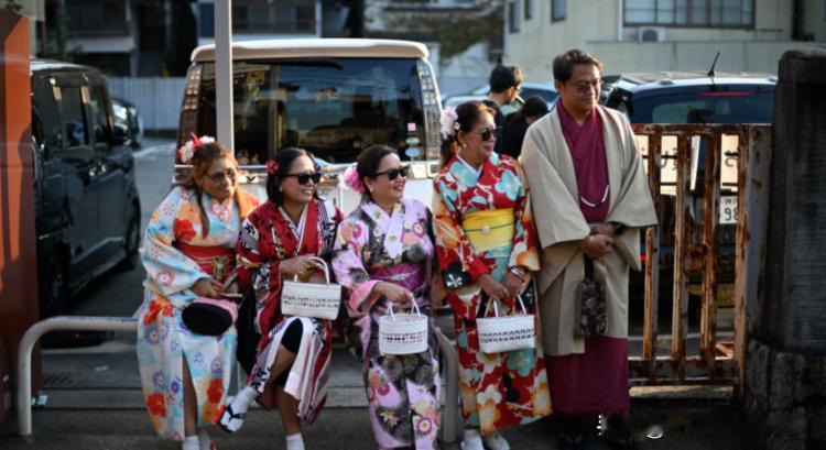 据最新公布的2026年日本税制调整计划，日本拟通过上调国际旅客离境税（即出境税）