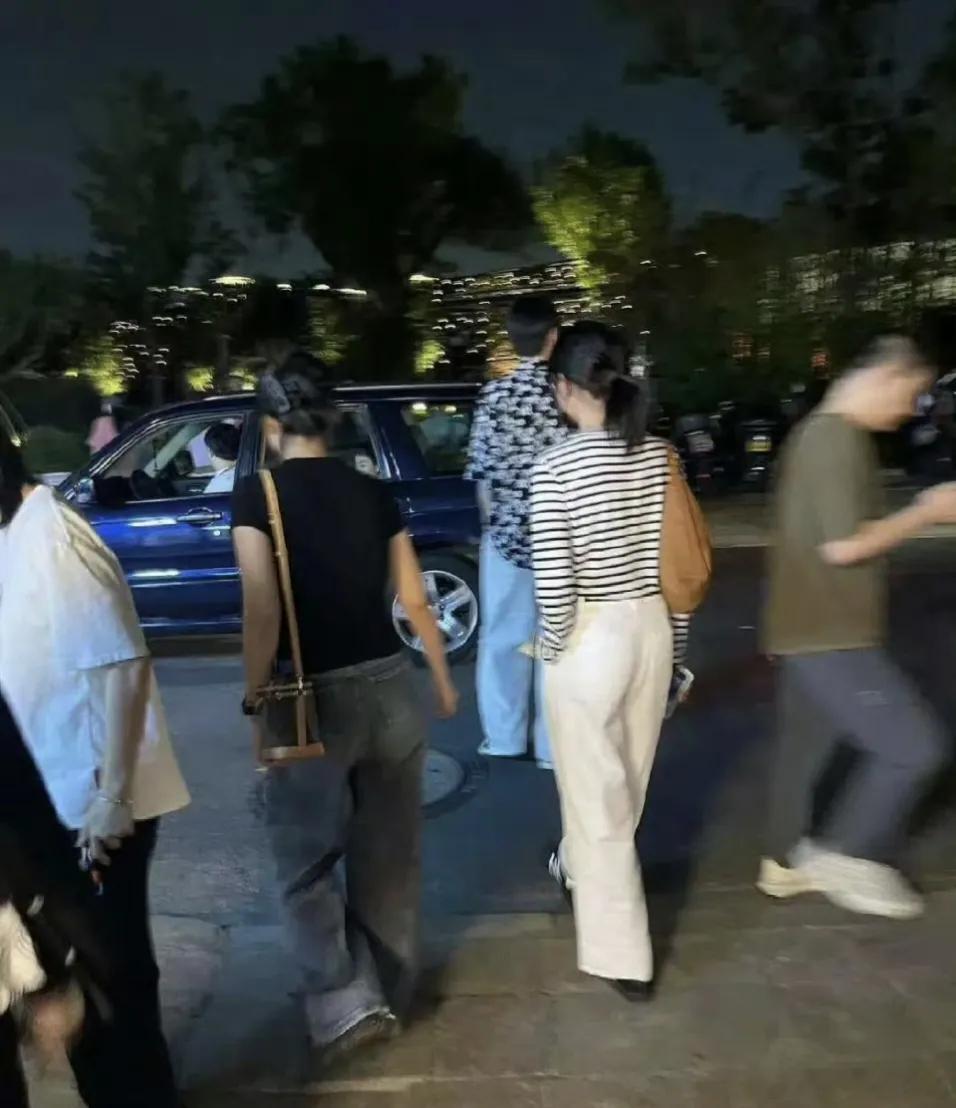 所有人都错怪了王乐晨，他和卢远好得很，国庆第一天就被网友拍到在杭州约会。王乐晨节