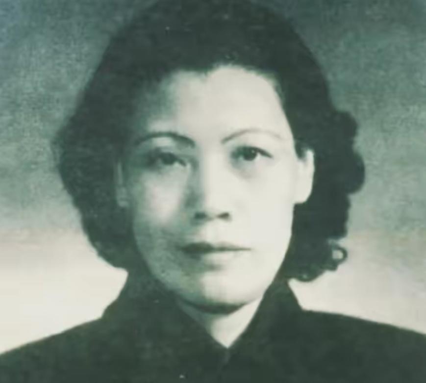 上海解放前夜，她竟被二十万美金悬赏买命，双脚跟被死死钉满铁钉只待天亮处决，谁料七