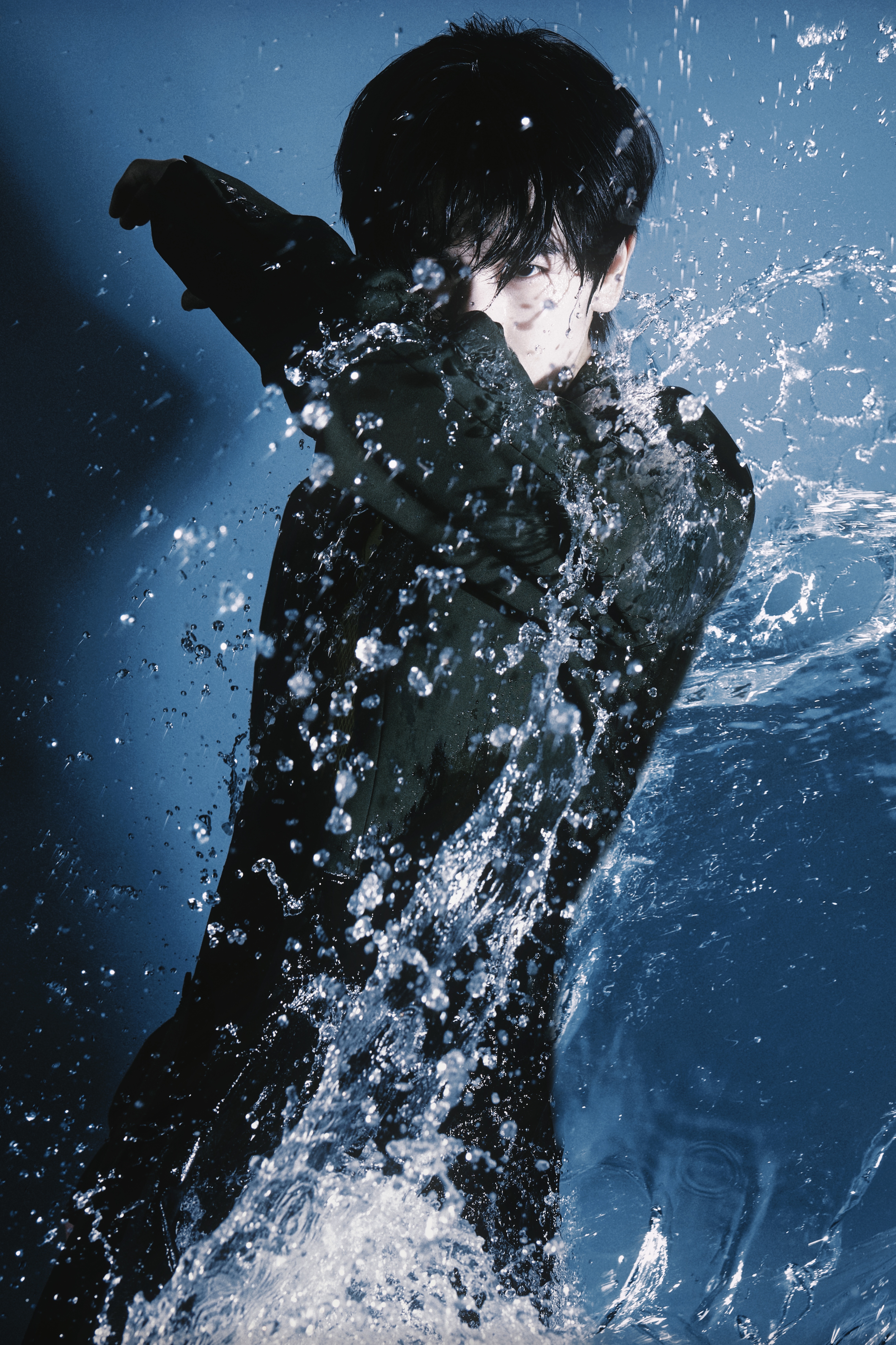 我靠。。阴湿味。。张凌赫。。。。  