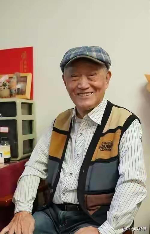标题：…銭在多有何用？90岁痛失愛子，无依无靠的牛犇，给所有人提个醒……
“钱在