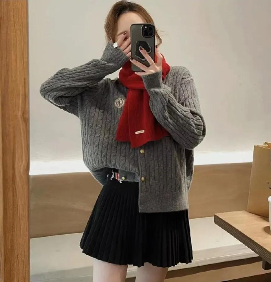 在穿衣这件事上
很多女人的观念都已改变
穿得了上千的衣服
也穿得了几十块钱的衣服