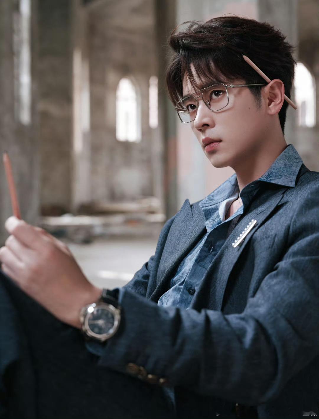 丞磊 CL丞磊玉簟秋 CL丞磊虞昶轩不求所有的日子都泛着光 只愿你每一天都承载着