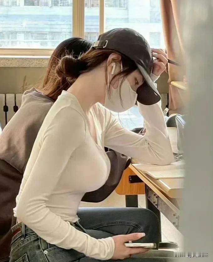 竟然留下一个跳空缺口，要不要回补？